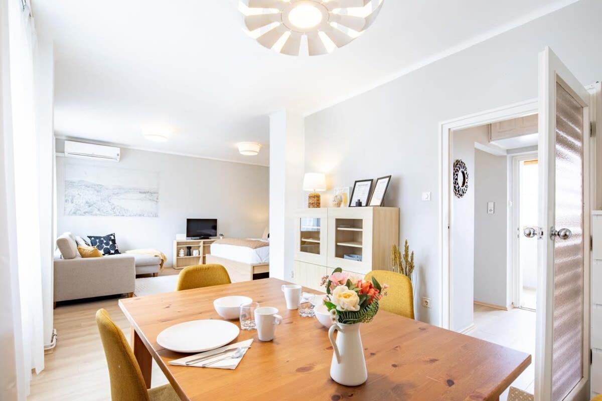 Central - Comfy - Sunny Budapest Bagian luar foto